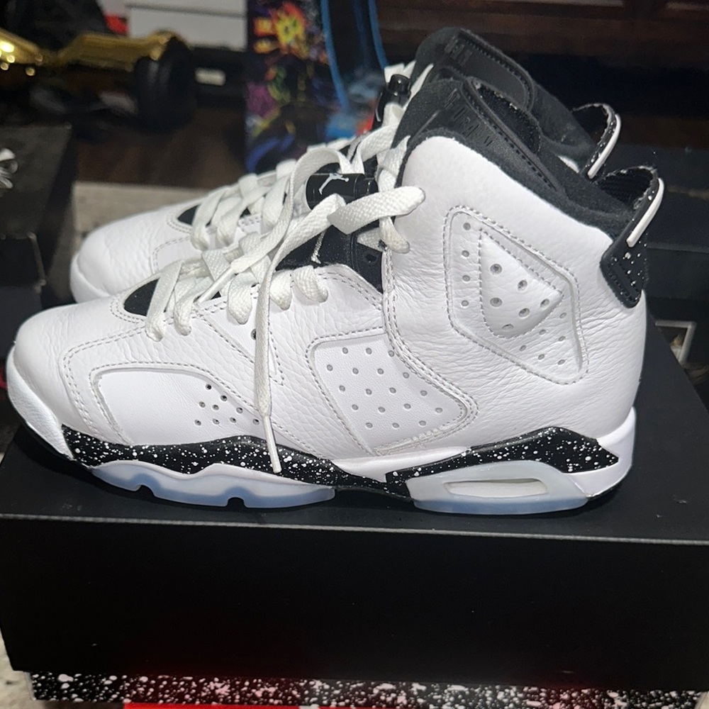 Air Jordan 6 Retro - White and Black - Picture 2 of 4